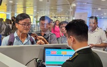 Dùng VNeID thay giấy tùy thân làm thủ tục bay