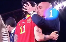 Chủ tịch LĐBĐ Tây Ban Nha nói về hành động khóa môi với nhà vô địch World Cup