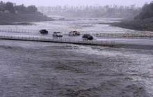 Lũ quét, động đất cùng tấn công Nam California