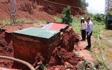 Hình ảnh bồn chứa xăng bất ngờ đội đất chui lên, phong tỏa cây xăng