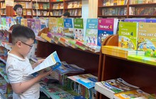 Vật vã tìm sách giáo khoa (*): Mướt mồ hôi vì giá sách