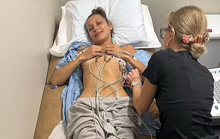 Siêu mẫu Bella Hadid kể cuộc chiến chống bệnh Lyme