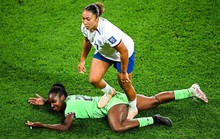 Đạp đối thủ, sao nữ tuyển Anh sẽ bị cấm thi đấu đến hết World Cup?