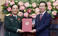 Chủ tịch nước Võ Văn Thưởng trao quyết định thăng quân hàm Thượng tướng quân đội