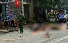 2 xe máy va chạm gần cổng bệnh viện, 5 người thương vong