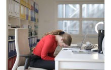 Cách "chợp mắt" thần kỳ để thức đêm làm việc, chăm con không mệt