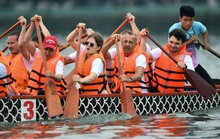 Nhiều đội nước ngoài tham gia đua thuyền Rồng trên hồ Tây