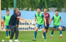 Tuyển Việt Nam làm mới tuyến tiền vệ