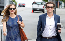Tài tử Mỹ Danny Masterson hôn gió vợ trước khi ngồi tù ít nhất 30 năm