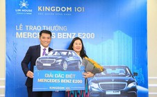 Trao Mercedes cho khách hàng may mắn đặt chỗ Kingdom 101