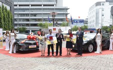 Tập đoàn Hoa Sen trao thưởng "Mua ống nhựa Hoa Sen – Trúng ôtô Camry" kỳ 1