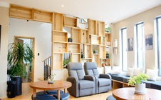 Căn nhà "thôi miên" bằng nội thất gỗ tự nhiên cùng phong cách tối giản của chàng trai Đà Lạt