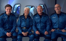 Jeff Bezos đặt mục tiêu doanh thu 100 triệu USD từ du lịch vũ trụ