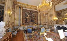 Bên trong cung điện ở và làm việc Tổng thống Pháp
