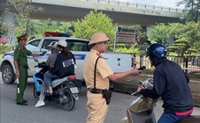 Chỉ 2 tiếng phát hiện hơn 1.900 trường hợp vi phạm nồng độ cồn