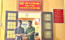 Nhặt được nhiều tờ tiền mệnh giá lớn ở bên lề đường, nam sinh liền giao nộp