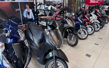 Xe máy Honda tăng giá, các hãng khác giảm