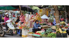 Bát phở có thể tăng giá vì cọng hành, người dân ngóng mãi giá rau xanh không giảm