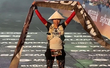 Hà Thị Hậu vô địch đường chạy trail 105 km tại Trung Quốc