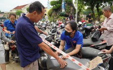 Ấm lòng nhiều điểm sửa xe miễn phí cho người dân vùng lũ lụt Khánh Hòa