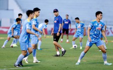 HLV Kim Sang-sik tiếp tục loại cầu thủ Việt kiều trước thềm SEA Games 33