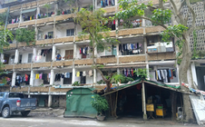 Sống thấp thỏm trong những khu nhà ọp ẹp