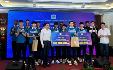 Tuyển bóng chuyền nam TP HCM mừng công thăng hạng