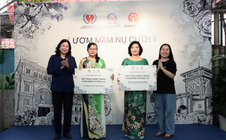 "Ươm mầm nụ cười" trao quà cho Trường chuyên biệt khiếm thính Hy Vọng