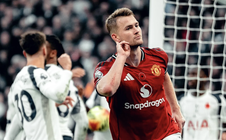 Bùng nổ bàn thắng phút bù giờ, Tottenham rơi chiến thắng trước Man United