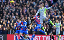 Man City thắng gọn Crystal Palace, áp sát ngôi đầu Ngoại hạng