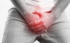 Người đàn ông "gãy súng” vì làm theo phim người lớn