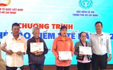 Tặng thẻ BHYT cho người nghèo để không ai bị bỏ lại phía sau