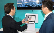 Du khách Trung Quốc uống cà phê Highland, đi siêu thị có thể quét mã QR tại Việt Nam