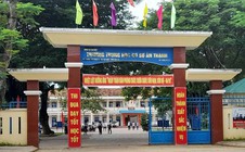 Vụ học sinh đang học bị gọi ra quét rác giữa trời nắng: Yêu cầu kỷ luật phó hiệu trưởng