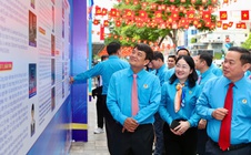 Khai mạc triển lãm ảnh "Công đoàn TPHCM - Niềm tin của người lao động"