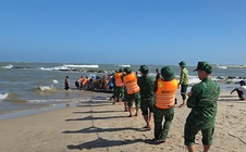 Tàu hàng và ghe đánh cá gặp sự cố nghiêm trọng ở Cửa Việt