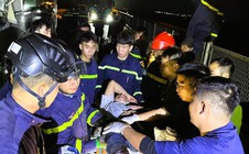 VIDEO: Cảnh sát 2 tỉnh hiệp đồng giải cứu 2 người mắc kẹt sau tai nạn trên cao tốc