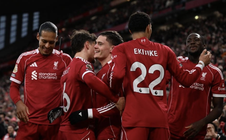 Tân binh đắt giá ghi bàn đầu tiên, Liverpool thắng ngày cuối năm tại Anfield