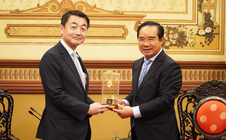 Chủ tịch UBND TPHCM tiếp Thứ trưởng Bộ Đất đai, Cơ sở hạ tầng, Giao thông và Du lịch Nhật Bản