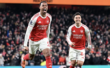 Arsenal thắng "4 sao" trước Aston Villa, vô địch lượt đi Ngoại hạng