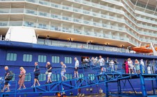 Cận cảnh tàu Celebrity Solstice trở lại Việt Nam, chở theo 2.500 du khách