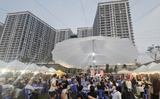 Khách nước ngoài hào hứng với lễ hội "Bia thủ công Bình Dương" lần thứ 7