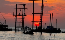 Thi công xuyên đêm, “nối điện” trở lại cho đặc khu Phú Quốc