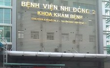 Vụ 1 phụ nữ ôm con khóc trước BV Nhi Đồng 2: Công an mời đến TP HCM để xác minh