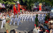 Giữ sự trang nghiêm, thể hiện lòng yêu nước đúng cách