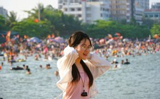 Hình ảnh bất ngờ biển Sầm Sơn ngày đầu kỳ nghỉ lễ 30-4 và 1-5