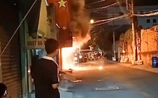 Cháy lớn nửa đêm ở TP HCM, một người tử vong