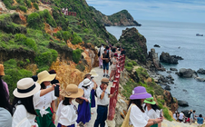 Tháo điểm nghẽn để mở "kho báu" du lịch miền Trung - Tây Nguyên