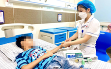 Bé trai sốc nhiệt sau vài phút vào phòng điều hòa
