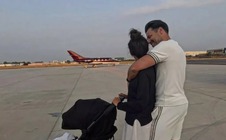 Các ngôi sao xin lỗi vì đăng ảnh máy bay thời điểm "nhạy cảm"